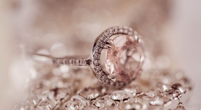 How jewelry impacts women's lifestyle personally and professionally